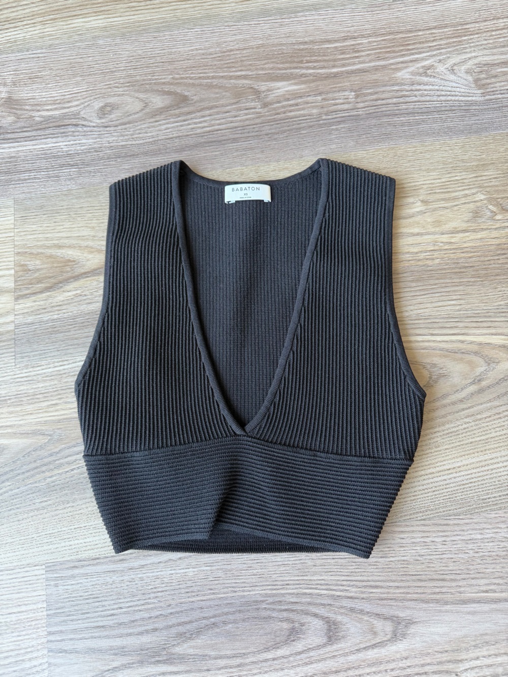 Aritzia Babaton Black Ribbed V-Neck Crop Top